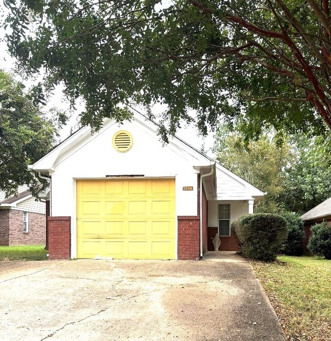Building Photo - 2558 Arlington St