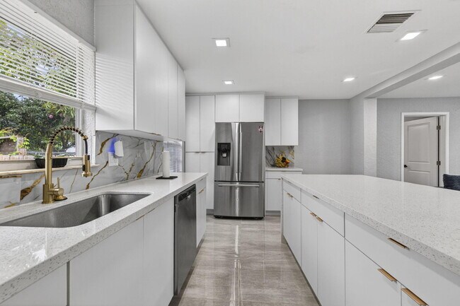 Foto del edificio - 800 NW 6th Ave