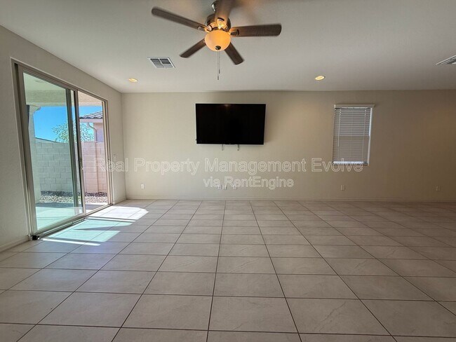 Foto del edificio - 8755 W Solano Dr