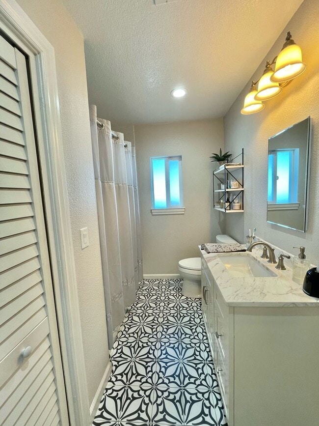 Building Photo - SAN JOSE - Remodeled Spacious One Bedroom