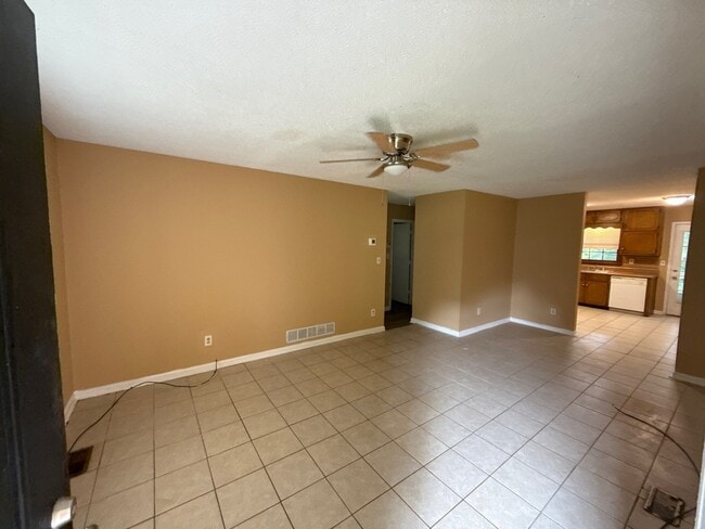 Building Photo - Welcome home!