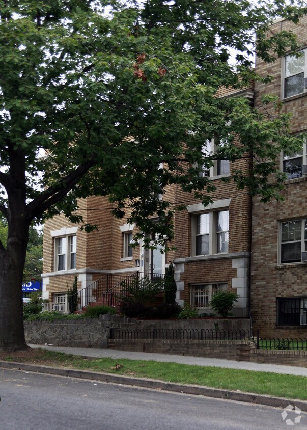 Primary Photo - 945 Longfellow