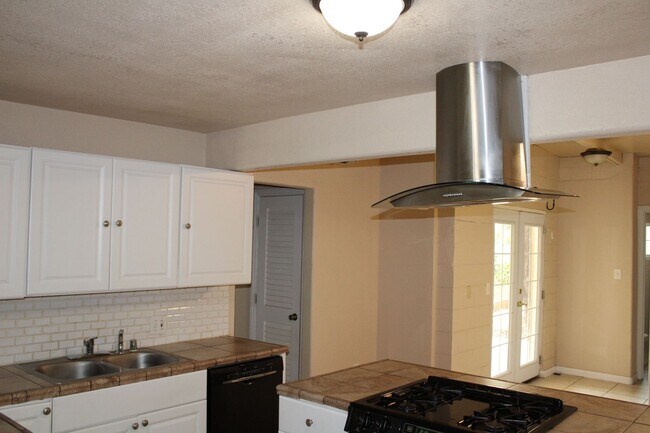 Foto del edificio - 2762-2764 Lanning Ave