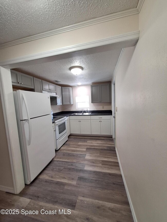 Building Photo - 4065 Coquina Ave