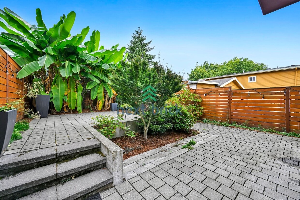 Primary Photo - A beautiful 3 bed and 2 bathroom house for...