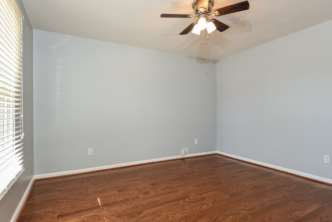 Foto del edificio - 5700 Chinaberry Pl