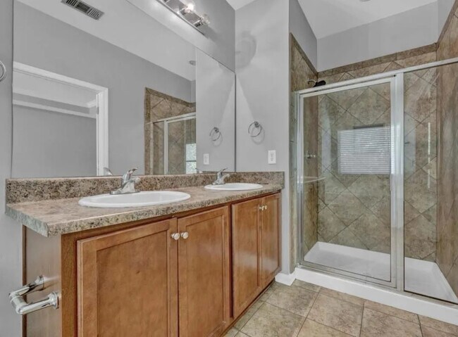 Building Photo - 6405 Southern Trace Dr