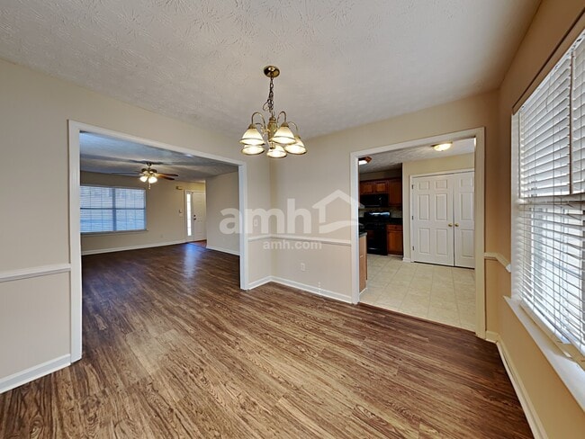 Building Photo - 6035 Savannah Dr