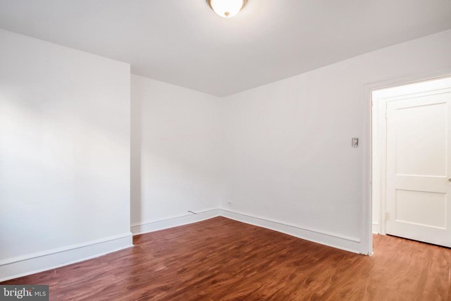 Building Photo - 6024 Larchwood Ave