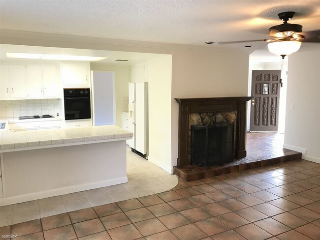 Foto del edificio - 3 br, 2 bath House - 3901 1/2 Calavo Dr
