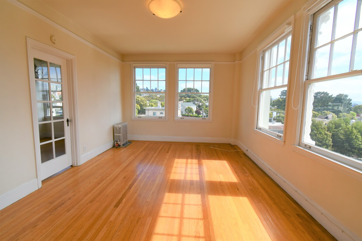 Primary Photo - 398 W Portal Ave