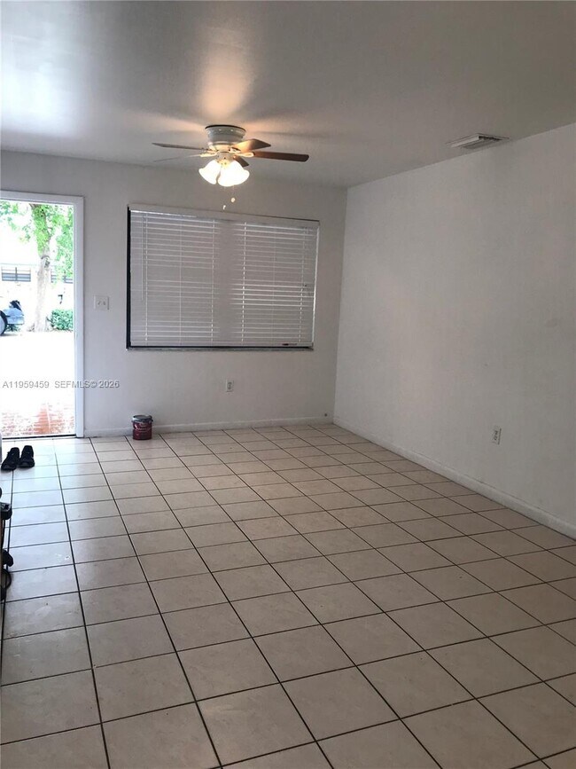 Foto del edificio - 1017 SW 8th St