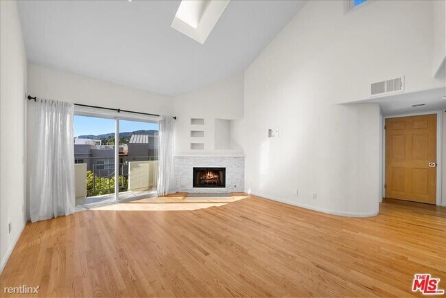 Building Photo - 2 br, 3 bath Condo - 16040 W Sunset Blvd U...