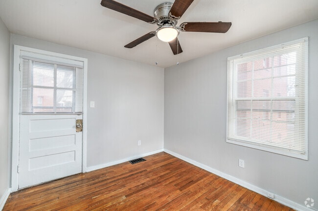 Rockaway - 2 habitaciones, 1 baño - 1200 pies cuadrados - Comedor - Classic American