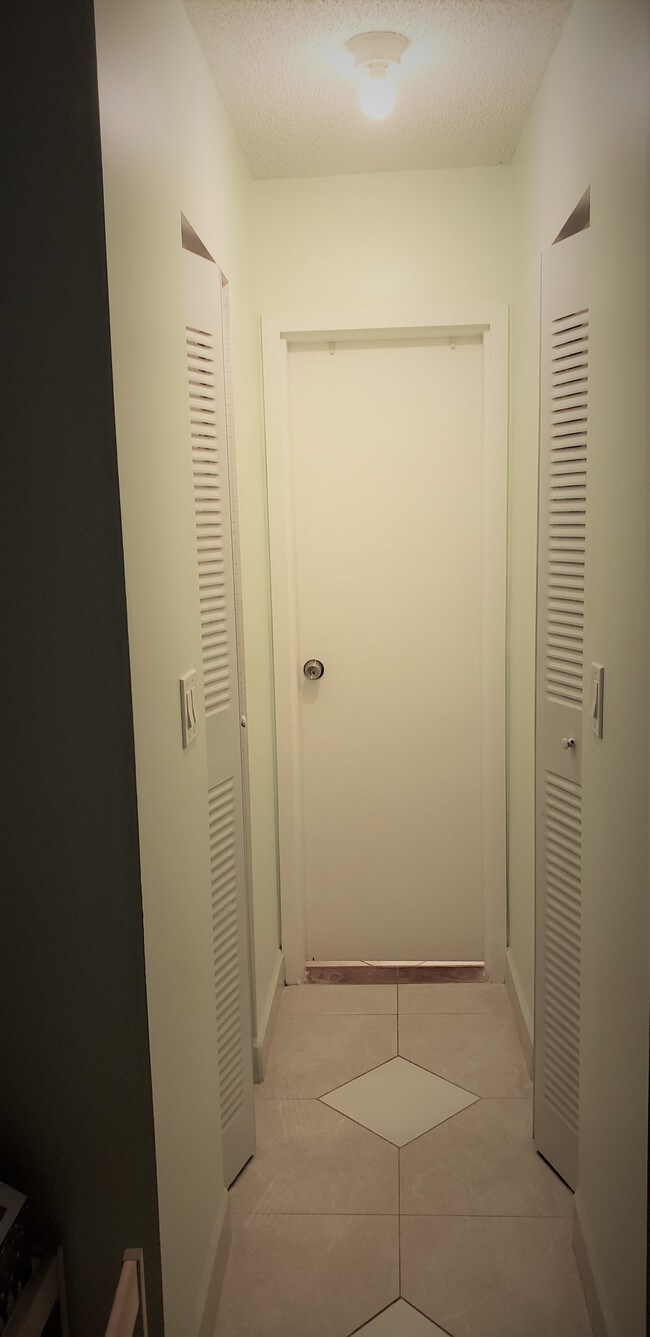 Foto del edificio - 2821 NE 163rd St