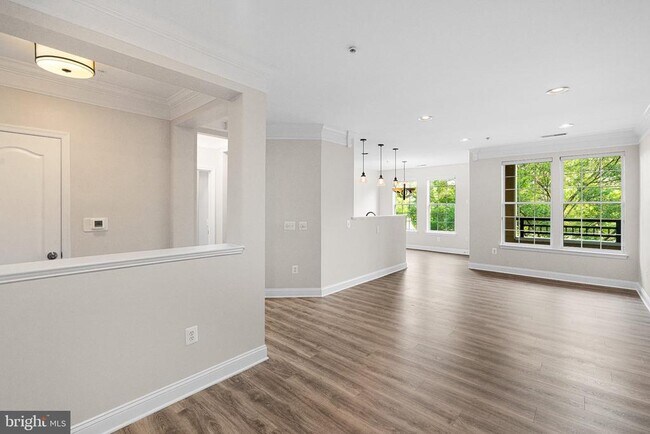 Foto del edificio - 701 Fallsgrove Dr