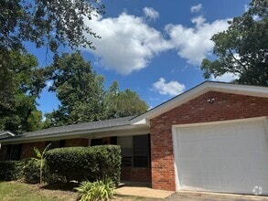 Building Photo - 409 Kenwood Ln