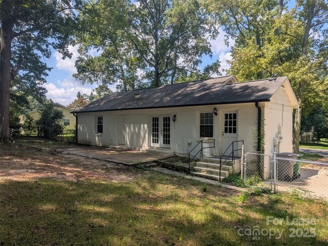 Building Photo - 6542 Rosecran Dr
