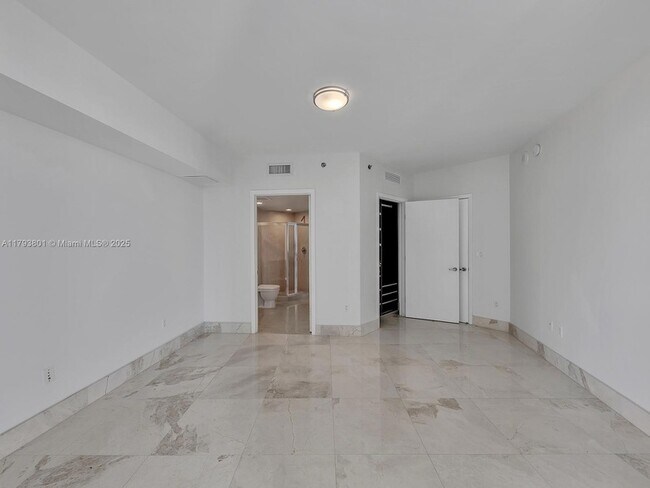 Foto del edificio - 475 Brickell Ave