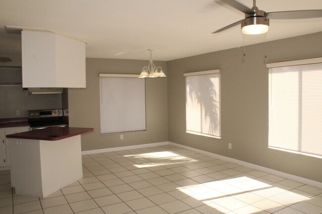 Building Photo - 1811 SE 15th Pl