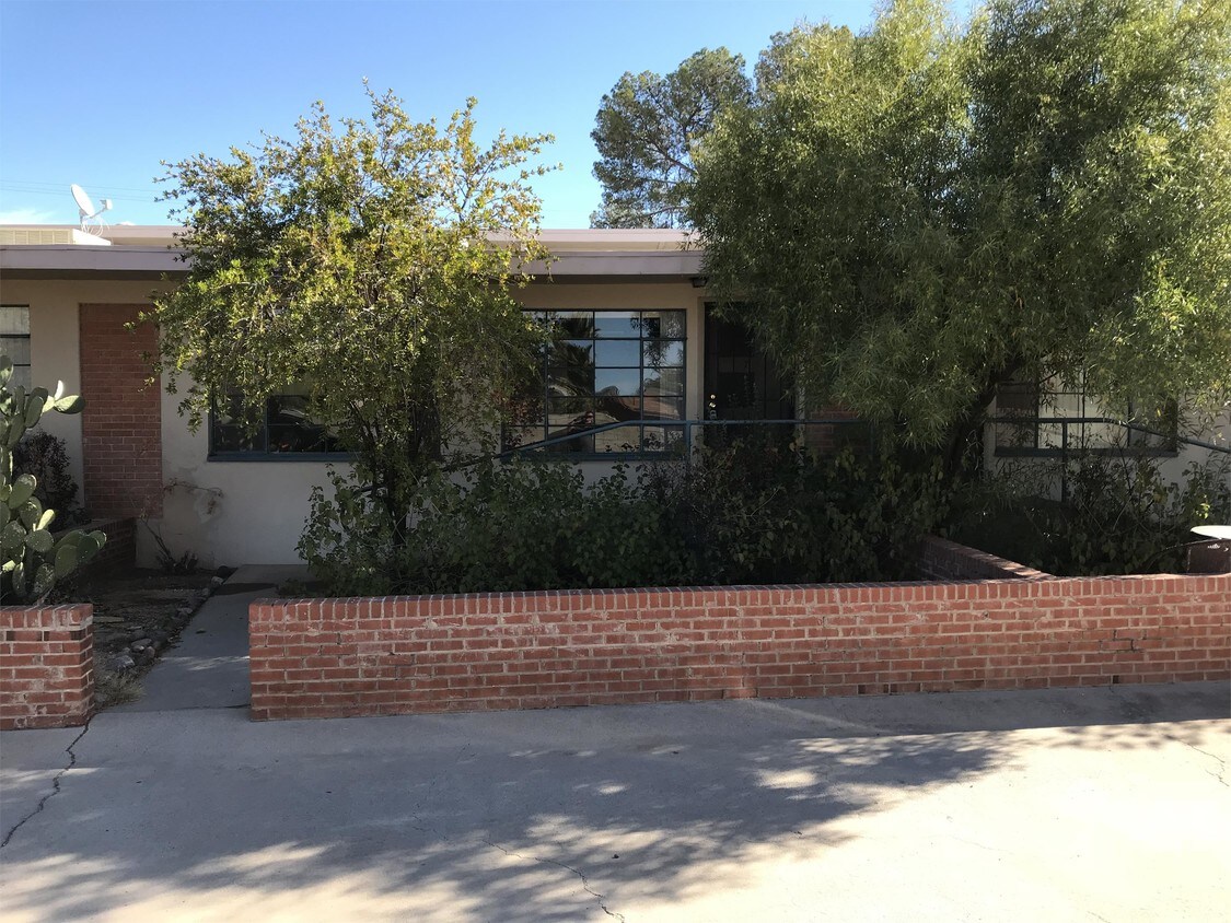 Primary Photo - 3220 E Terra Alta Blvd