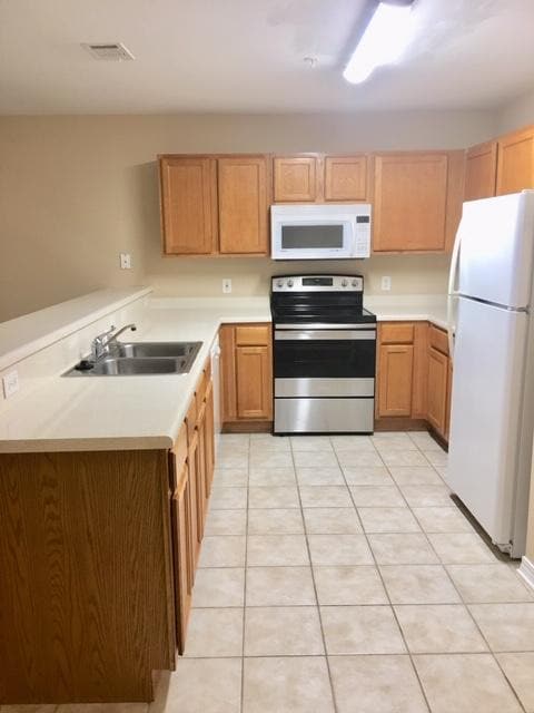 Building Photo - 17 Shell Ave SE