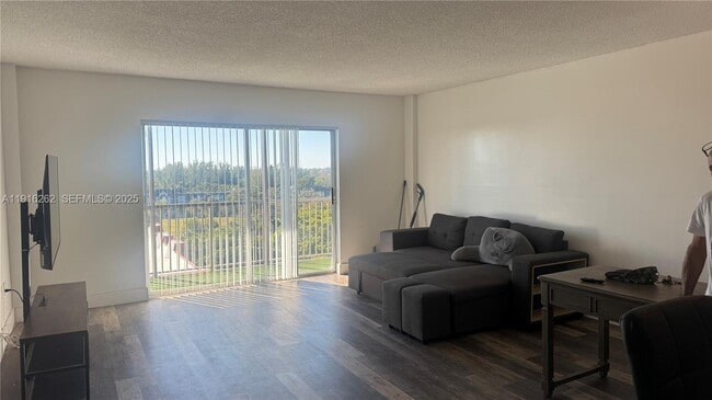 Building Photo - 4174 Inverrary Dr