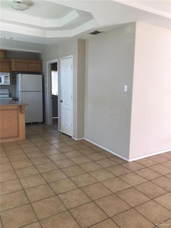 Building Photo - 806 W Palm Dr