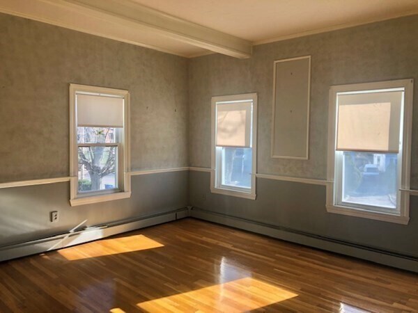 Primary Photo - 127 Pond St