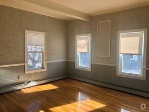 Building Photo - 127 Pond St