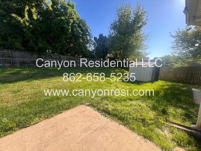 Foto del edificio - Hurry this Home won't last long! Great 3BR 2BA with privacy fenced yard!