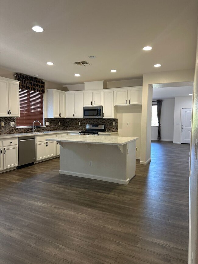 Foto del edificio - Cozy and Spacious Home in Elk Grove