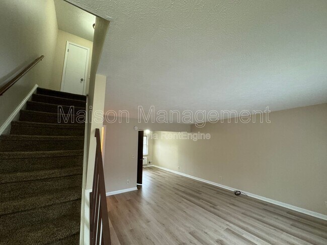 Foto del edificio - 419 Britton Rd