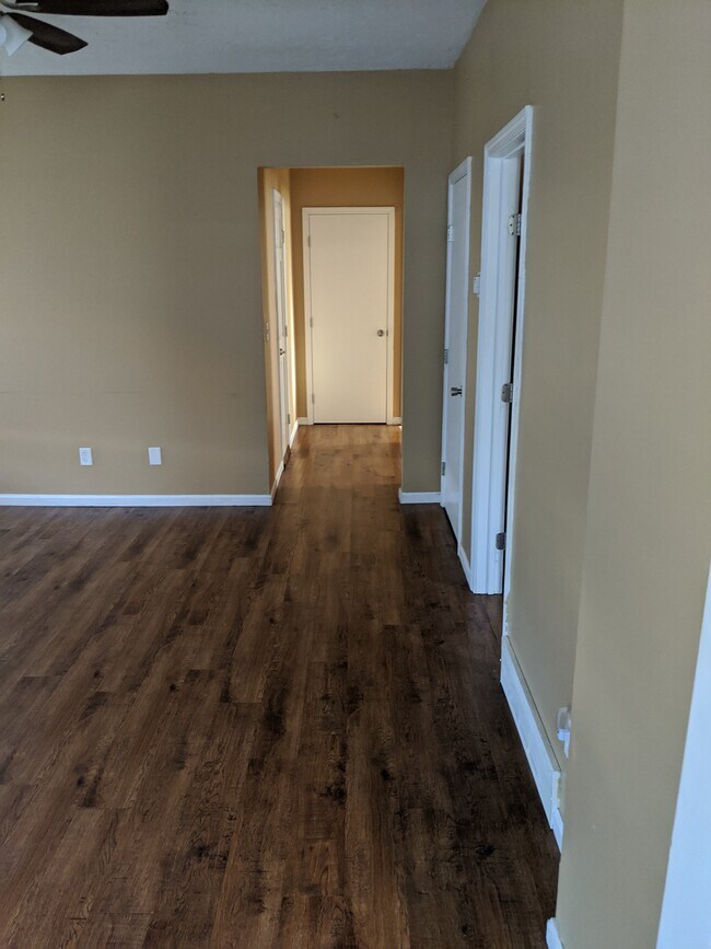 Building Photo - 426 W Elm St