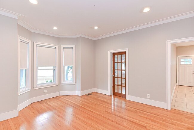 Building Photo - 134 Vine St