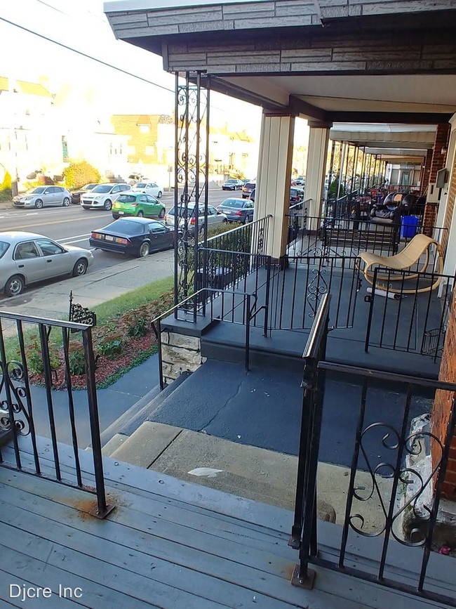 Building Photo - 3 br, 1 bath House - 174 W. Godfrey Avenue