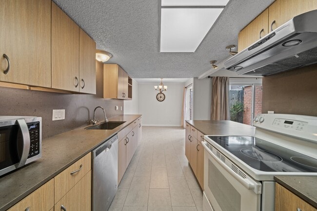 Building Photo - 14371 Still Meadow Dr