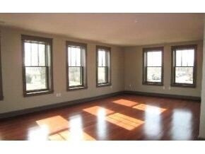 Foto del edificio - 581 E Hillside Dr