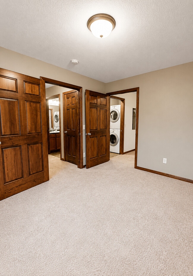 Building Photo - 6395 Prairie Cir S