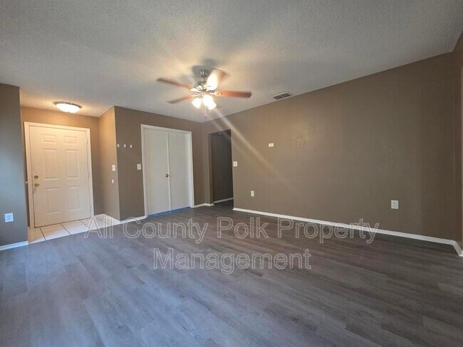 Foto del edificio - 1410 Bramblewood Dr