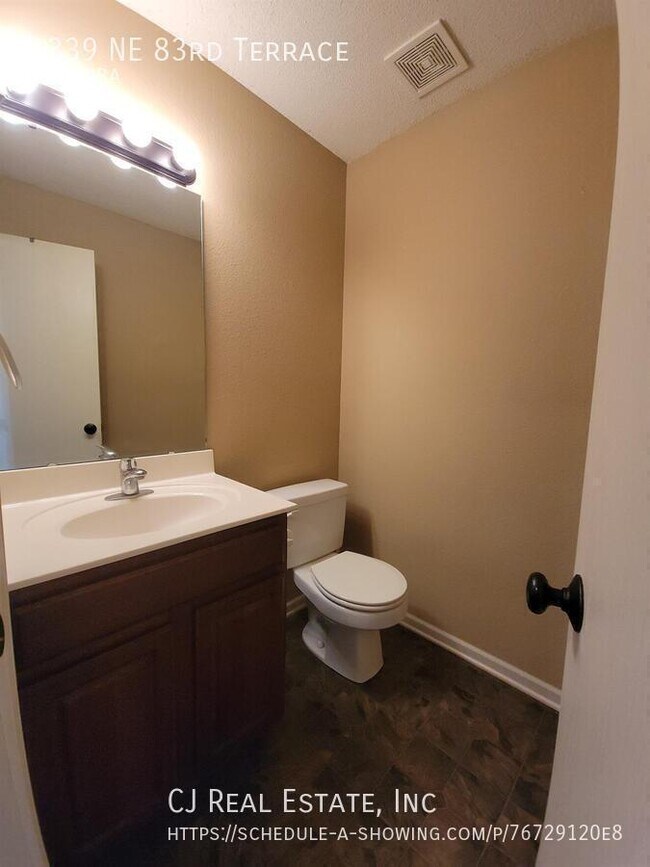 Foto del edificio - 4339 NE 83rd Terrace
