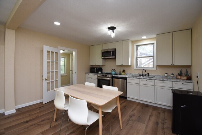 Foto del edificio - 8421 Altimore Rd
