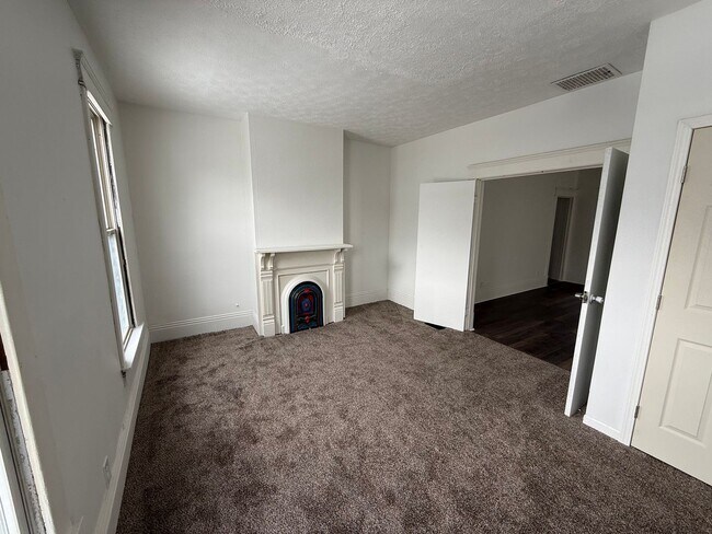 Building Photo - 402 Eastern Ave