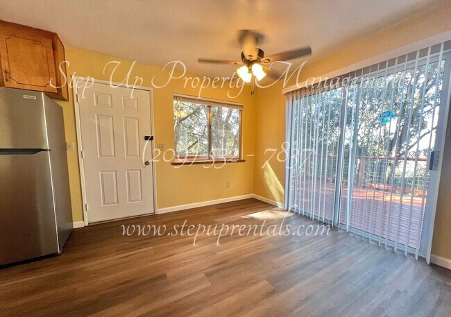 Foto del edificio - Charming 3-Bedroom Retreat with Modern Updates and Scenic Views in Ponderosa Hills