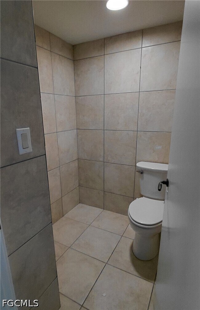 Building Photo - 5260 S Landings Dr