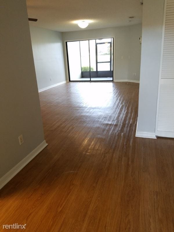 Building Photo - 504 S Mirror Lake Dr