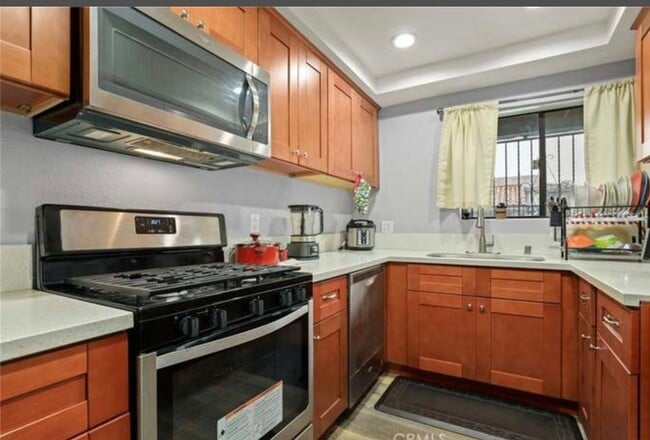 Building Photo - Charming 3BR Townhome in Gardena