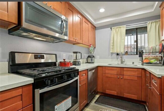 Foto del edificio - Charming 3BR Townhome in Gardena