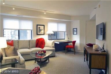 Living Area with Desk - 900 N Stafford St