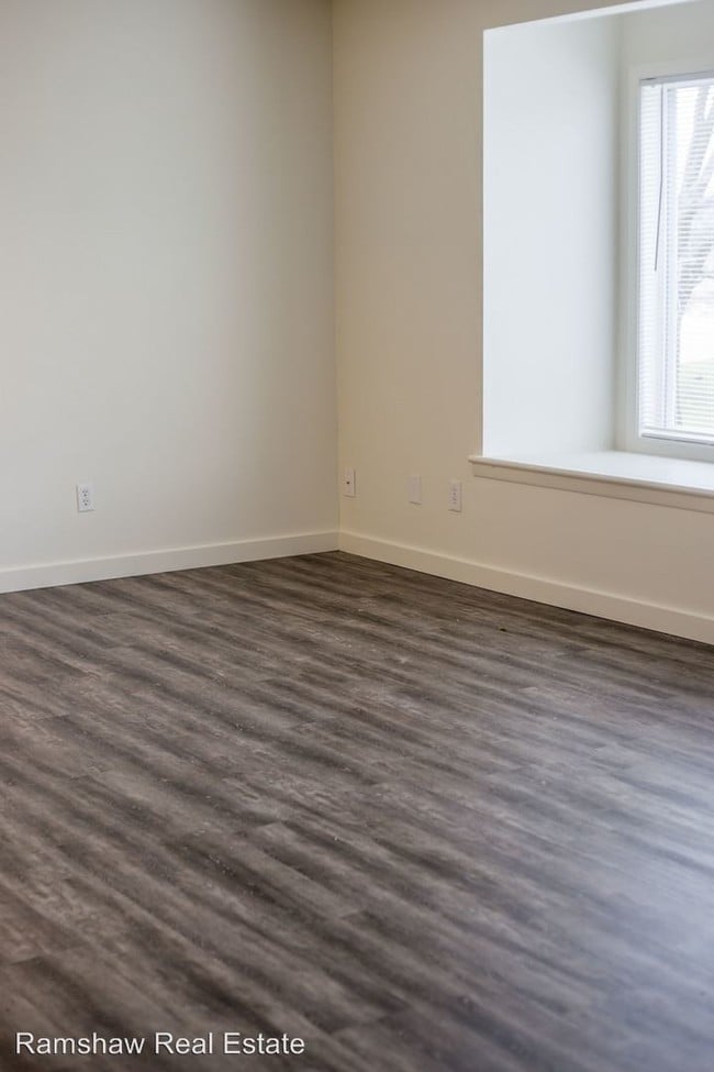 Building Photo - 2 br, 1 bath Apartment - 111 W. Park St
